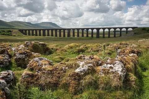 England Rundreise 7. Tag: Zugfahrt Yorkshire Dales Nationalpark - Ribblehead Viadukt - Manchester (F)