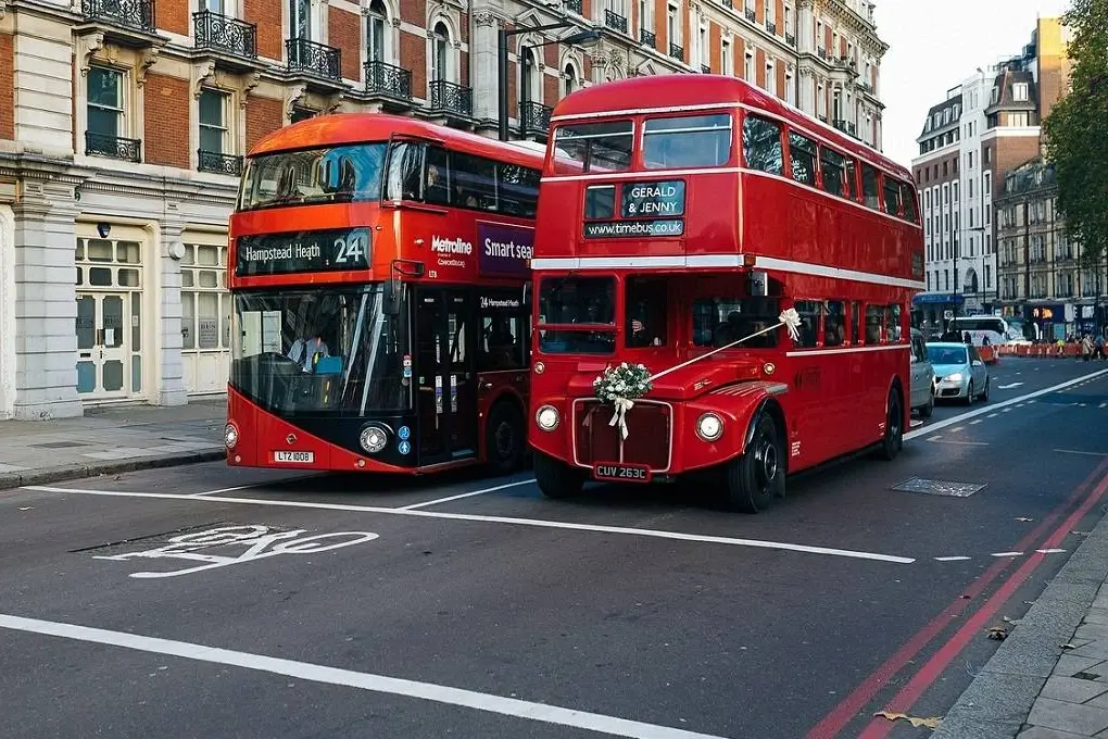 Die berühmten roten Busse 